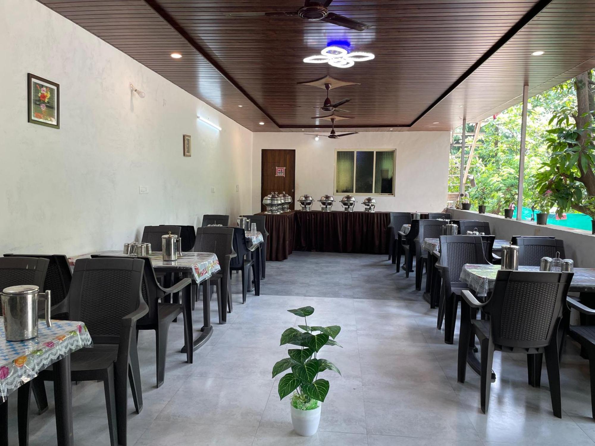 Riverland Farm And Resort Karjat Eksteriør billede