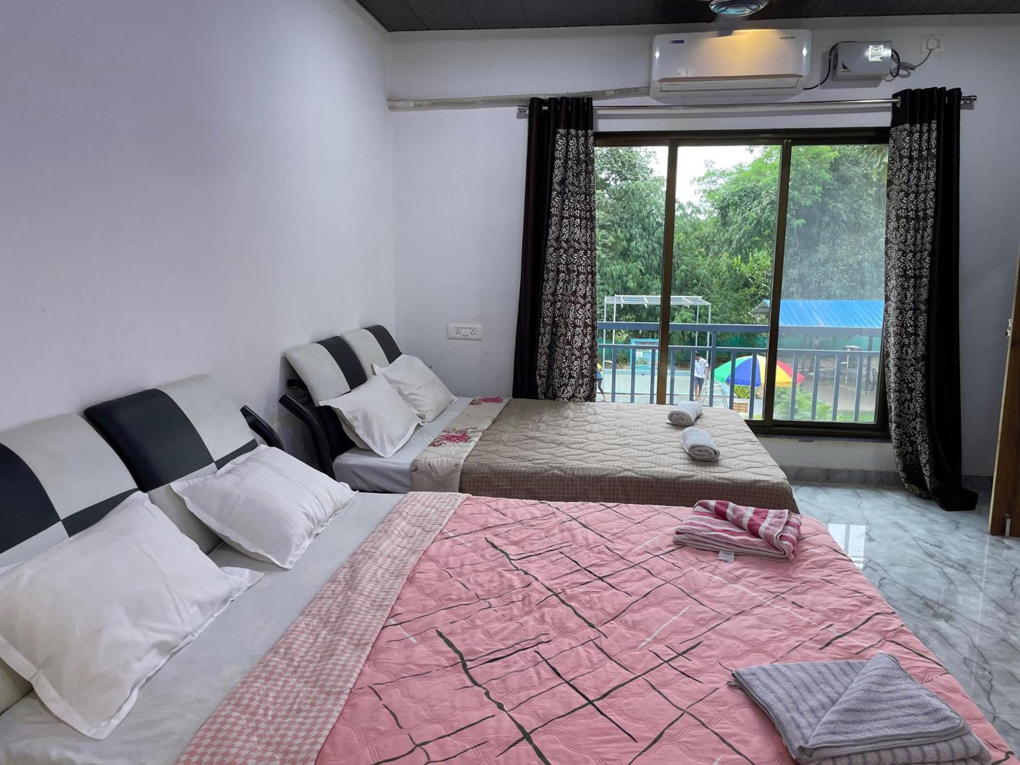 Riverland Farm And Resort Karjat Eksteriør billede