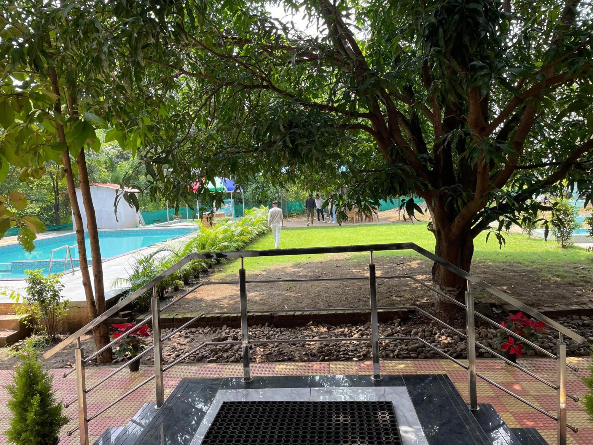 Riverland Farm And Resort Karjat Eksteriør billede