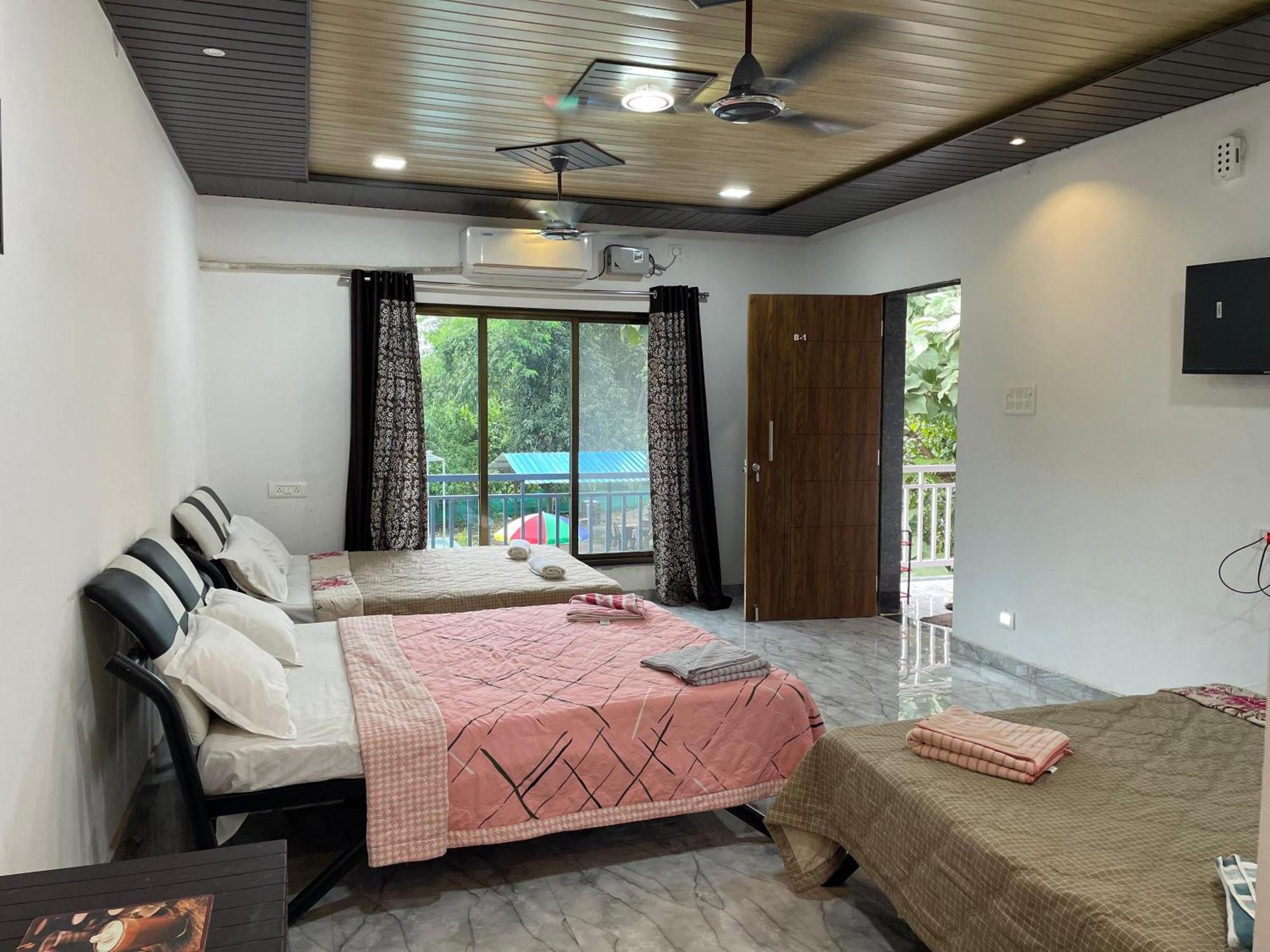 Riverland Farm And Resort Karjat Eksteriør billede